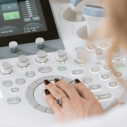 國家藥監(jiān)局關(guān)于實(shí)施《醫(yī)療器械生產(chǎn)監(jiān)督管理辦法》《醫(yī)療器械經(jīng)營監(jiān)督管理辦法》有關(guān)事項(xiàng)的通告(2022年第18號(hào))